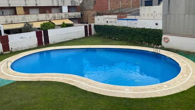 Apartamento Con Terraza Y Piscina En Malgrat De Mar 0*,